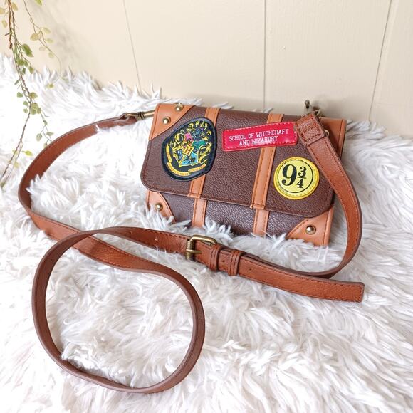 Harry Potter Hogwarts Wallet Purse Hybrid Handbag Crossbody - Picture 1 of 8